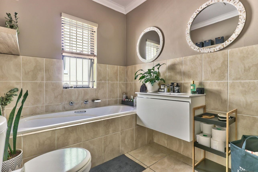 To Let 3 Bedroom Property for Rent in Royal Ascot Western Cape